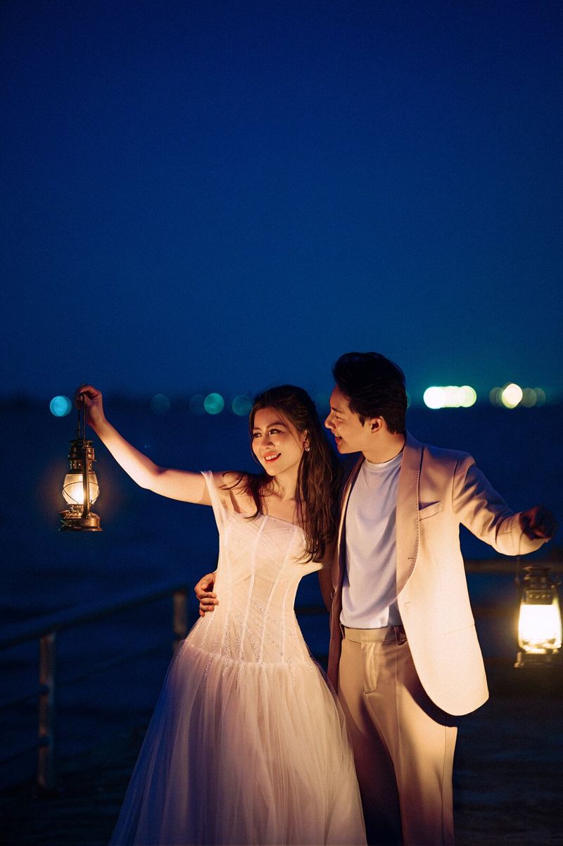 Ảnh cưới Bến Ninh Kiều lúc blue hour — Phạm Đức Studio